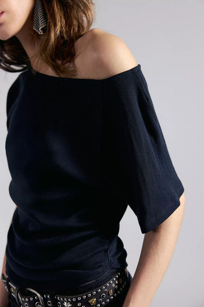 Lucy Off-The-Shoulder Tee in BLACK