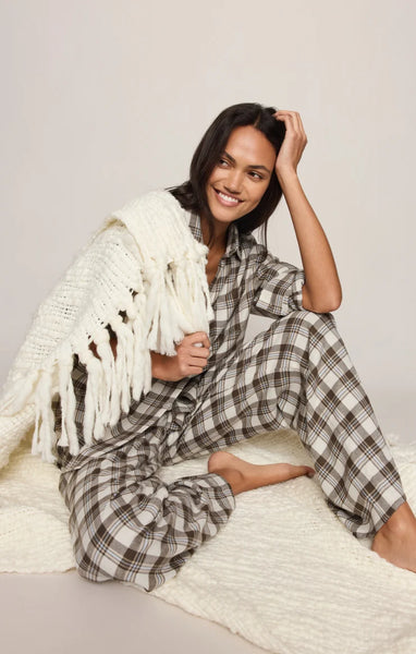 RIVER PLAID BUTTON UP