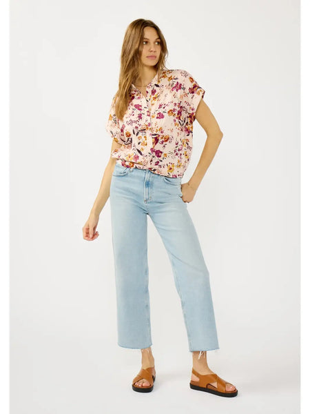 Wander Free Twist Front Top